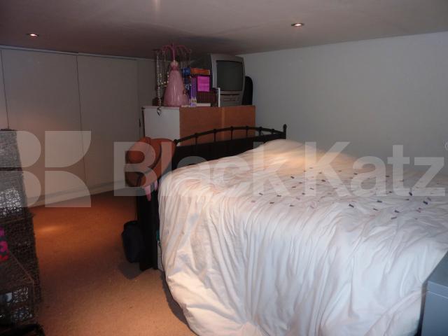 			GREAT FLAT!, 1 Bedroom, 1 bath, 1 reception Flat			 Sutherland Avenue, MAIDA VALE